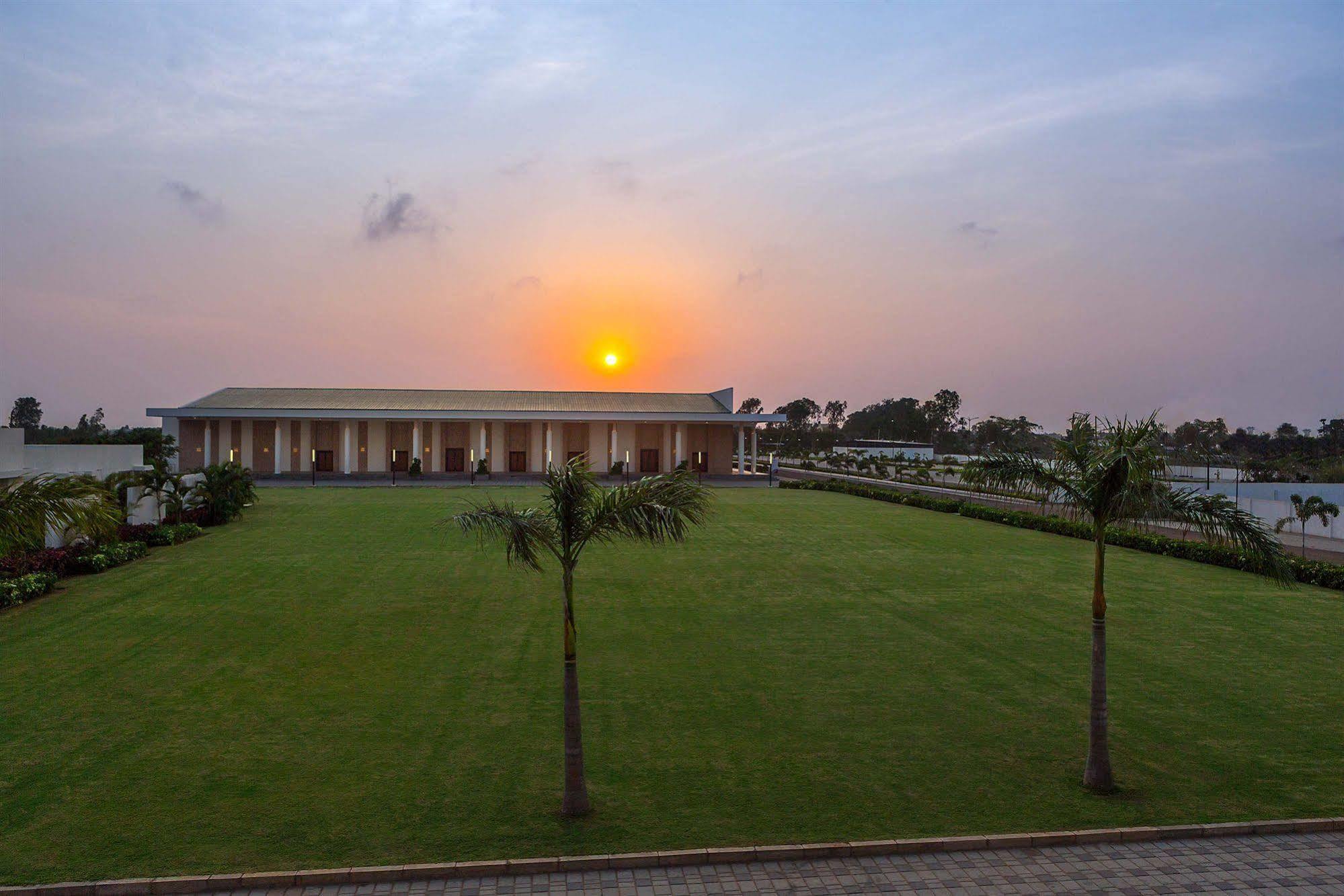 Confluence Banquets And Resort Mahabalipuram Exterior photo